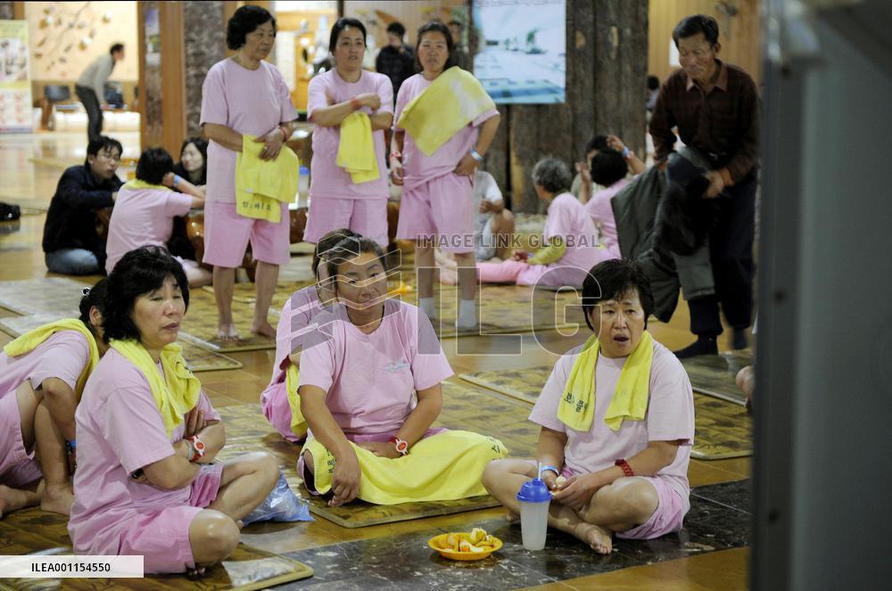 Yeonpyeong Island evacuees in Incheon