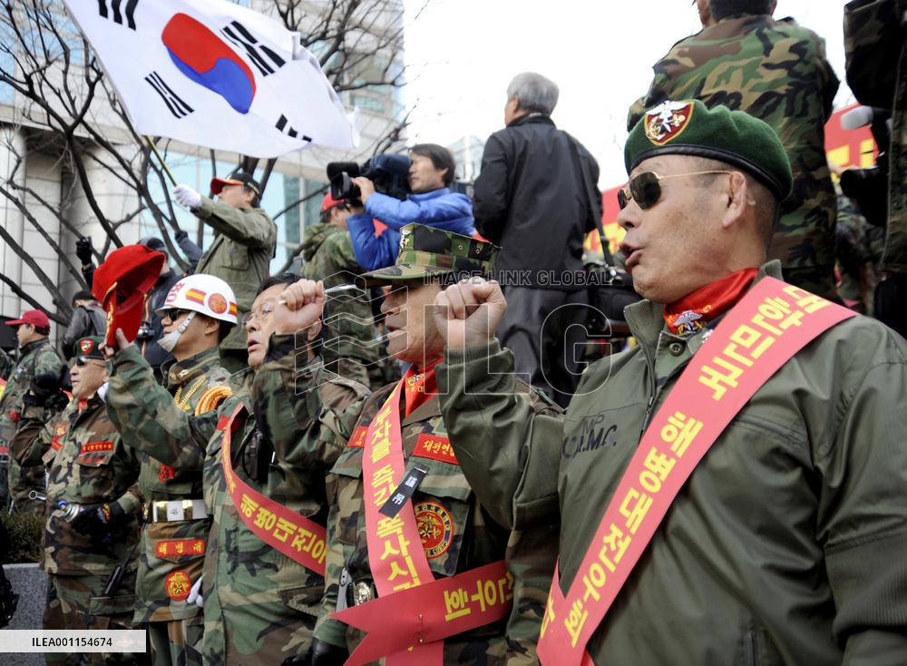Ex-S. Korean marines protest N. Korea's shelling