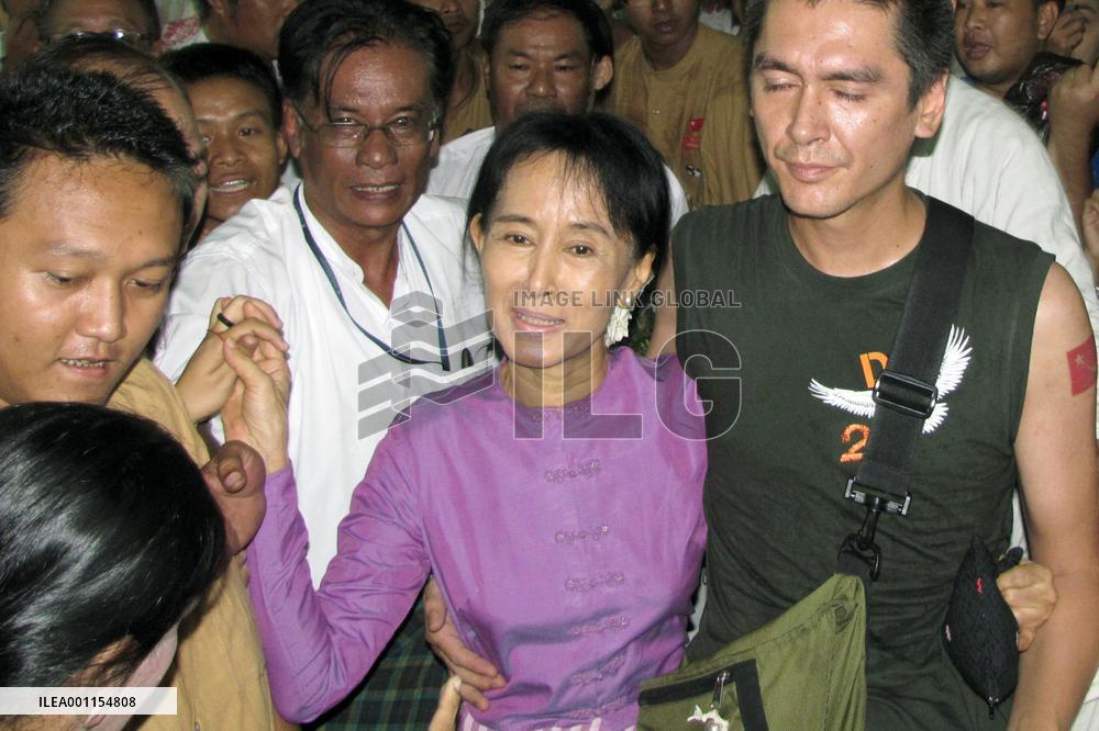 Suu Kyi urges Japan to support democracy in Myanmar