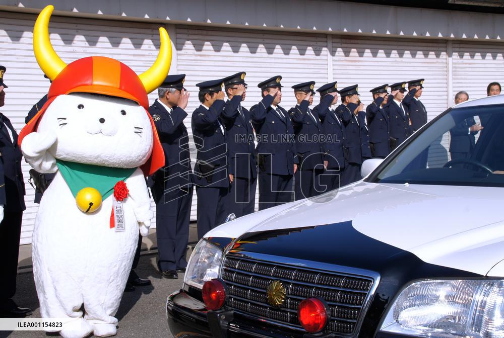 Hikonyan becomes police chief for a day