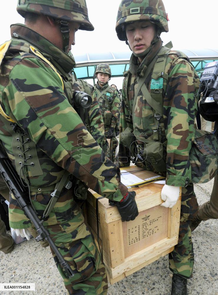 S. Koreans on Yeonpyeong Island