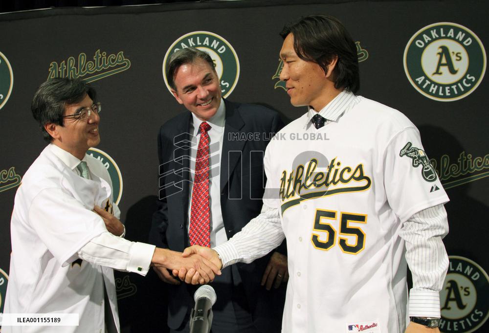 Matsui signs 1-yr deal with A's