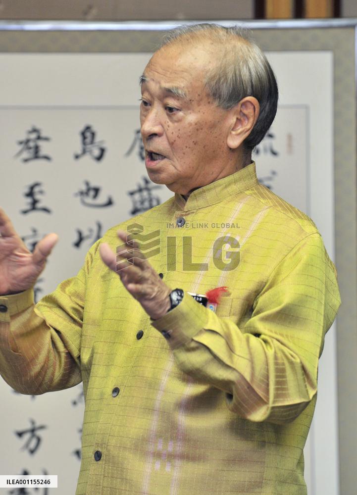 Kan visits Okinawa