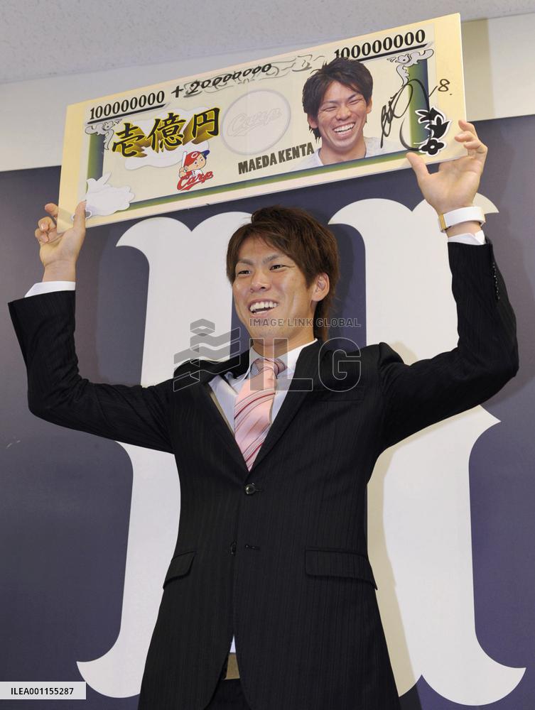 Carp ace Maeda reels in over 100 million yen plus bonus