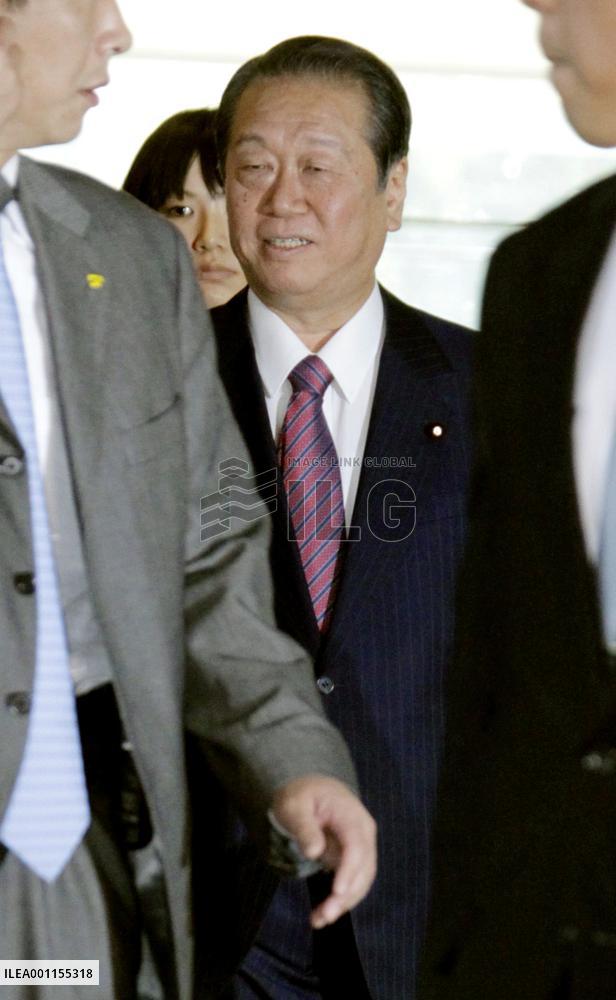 Ozawa at center of DPJ rift