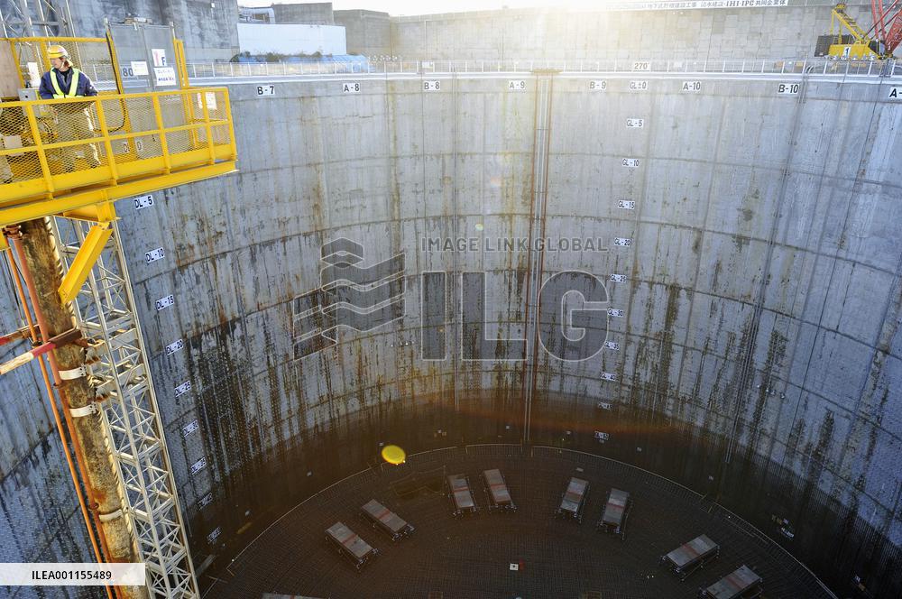Construction of world's biggest LNG reserve tank