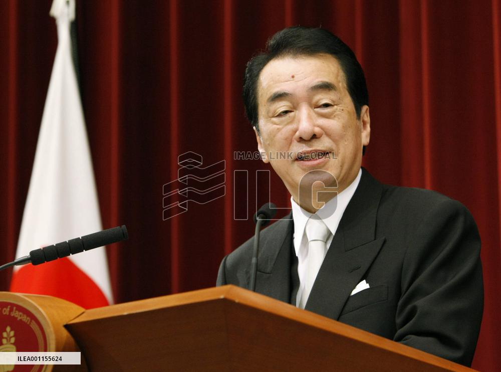 Kan holds New Year press conference