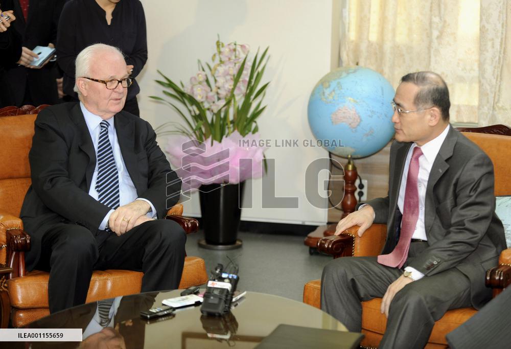 U.S. nuclear envoy Bosworth in Seoul