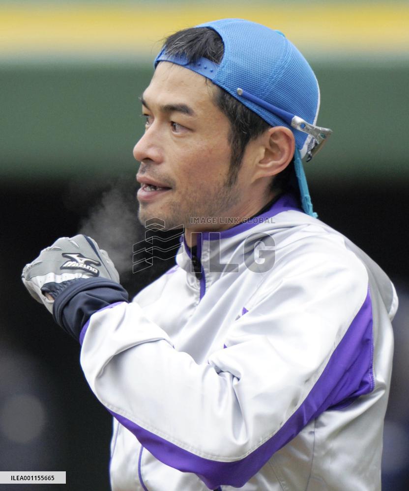 Ichiro at workout in Kobe