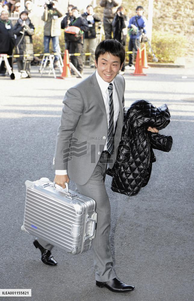 Fighters' rookie Saito enters team dorm