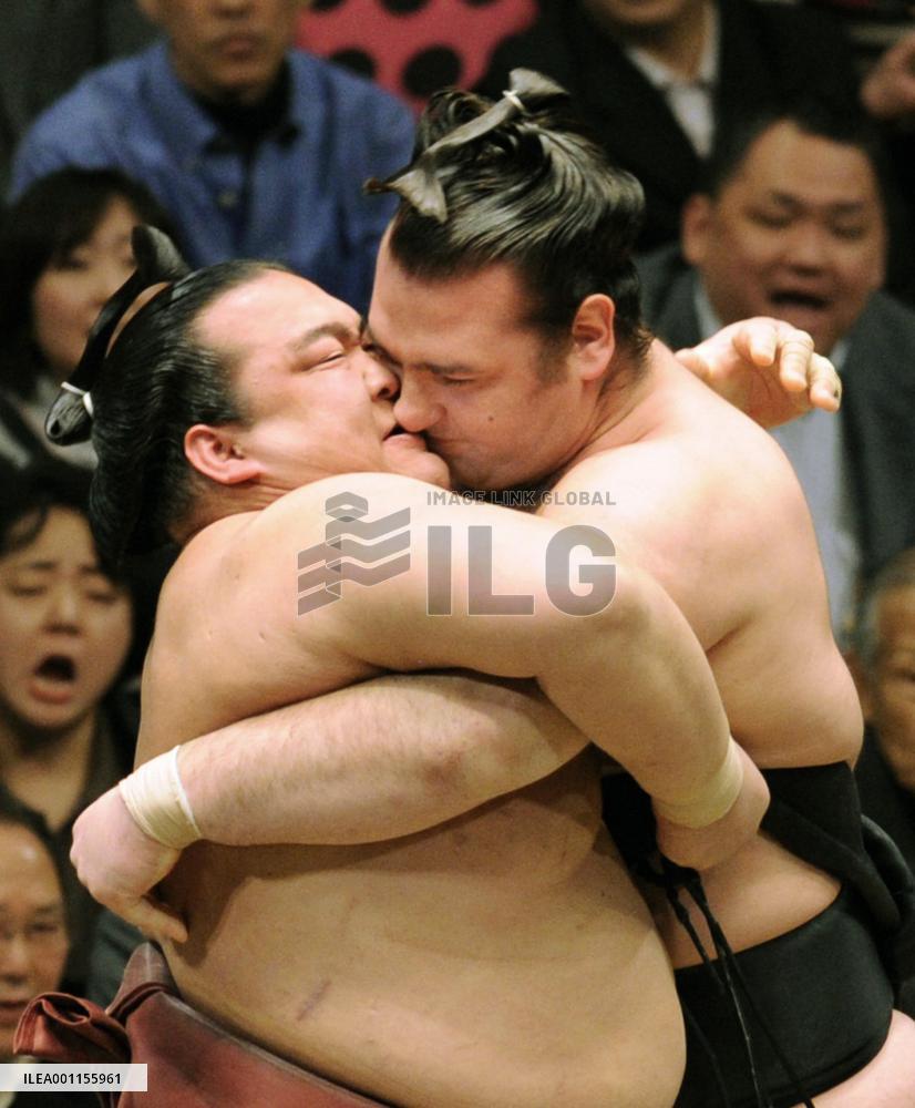 Kotooshu vs. Kisenosato
