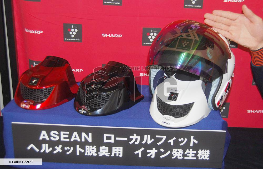 Ion generator to deodorize helmet