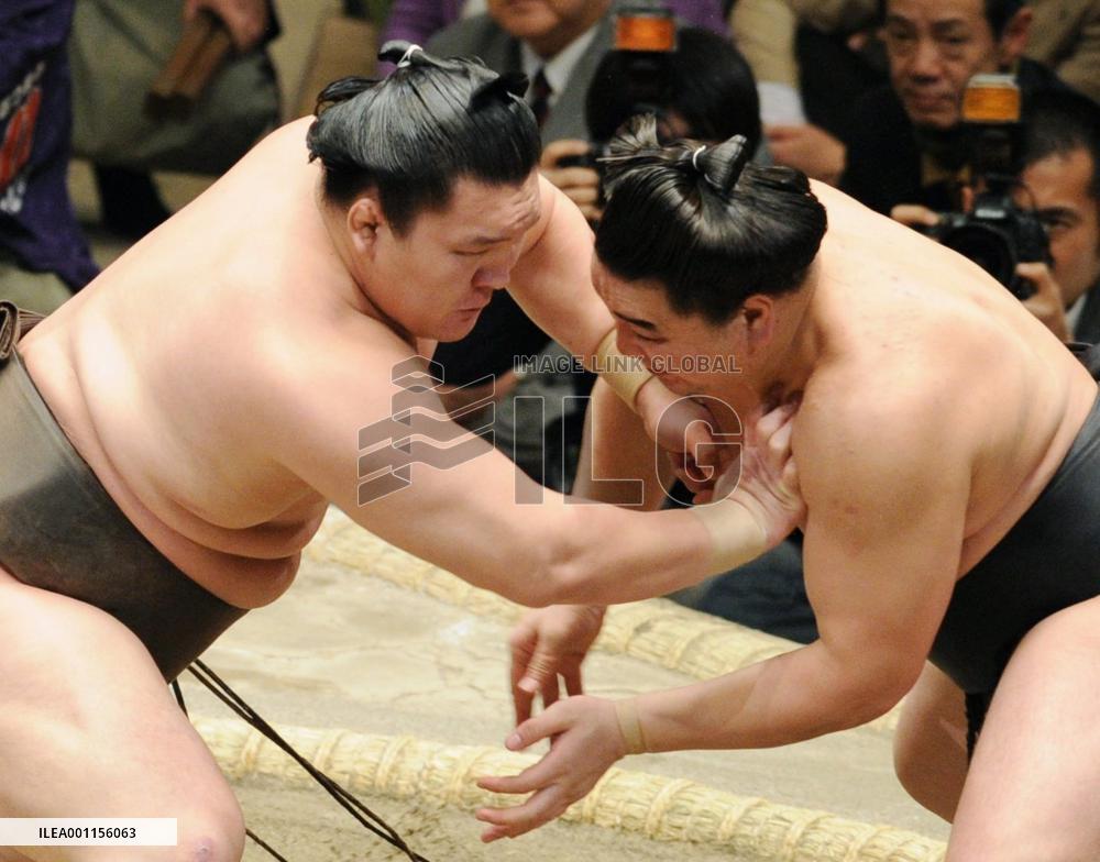 New Year sumo