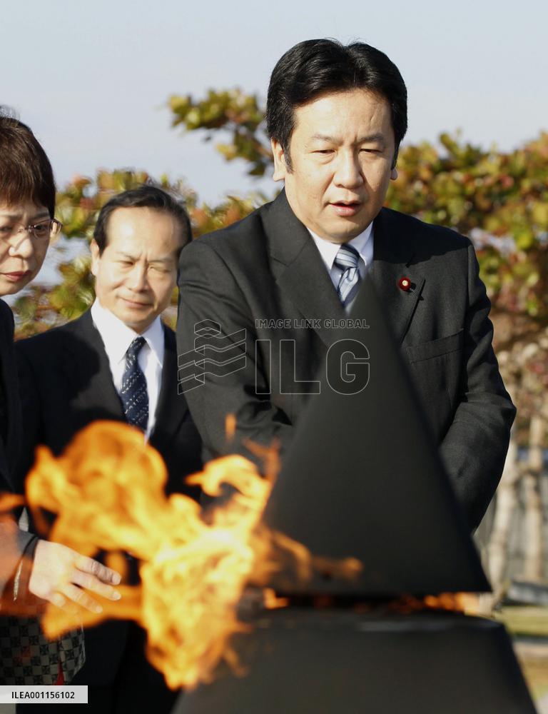 Edano visits Okinawa peace park