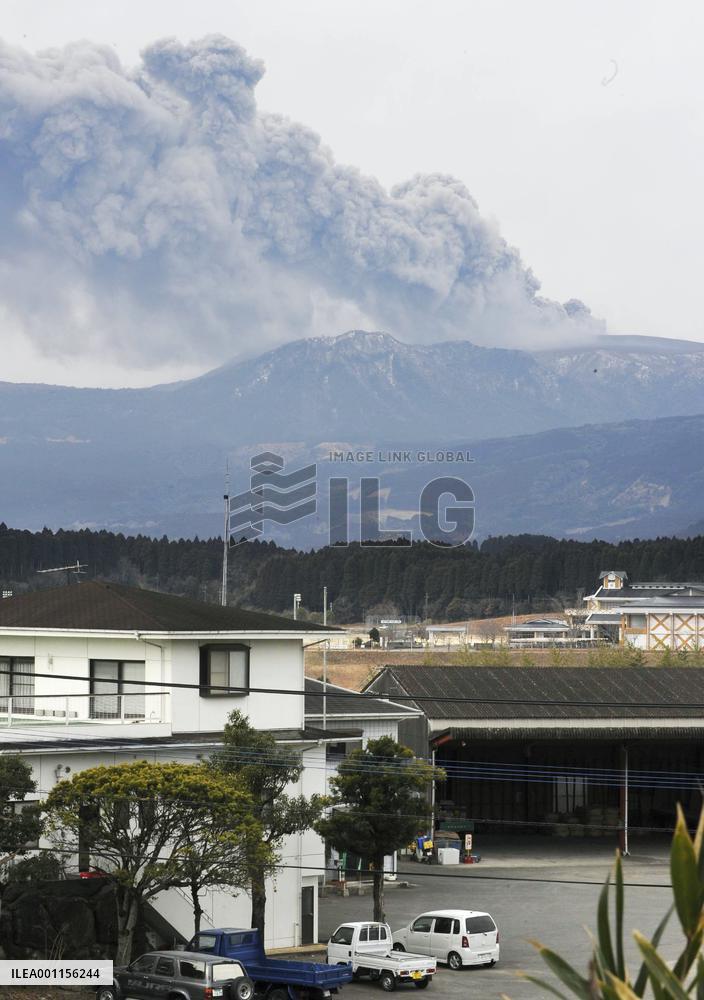 Volcanic eruptions in southwestern Japan