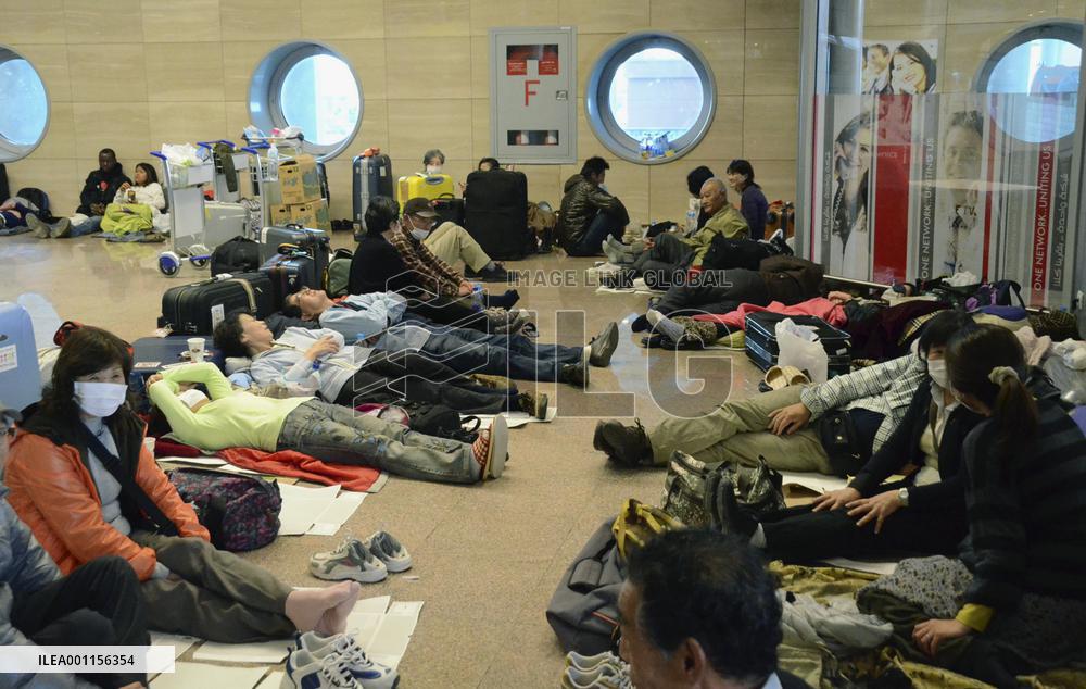 Travelers stranded in Cairo airport