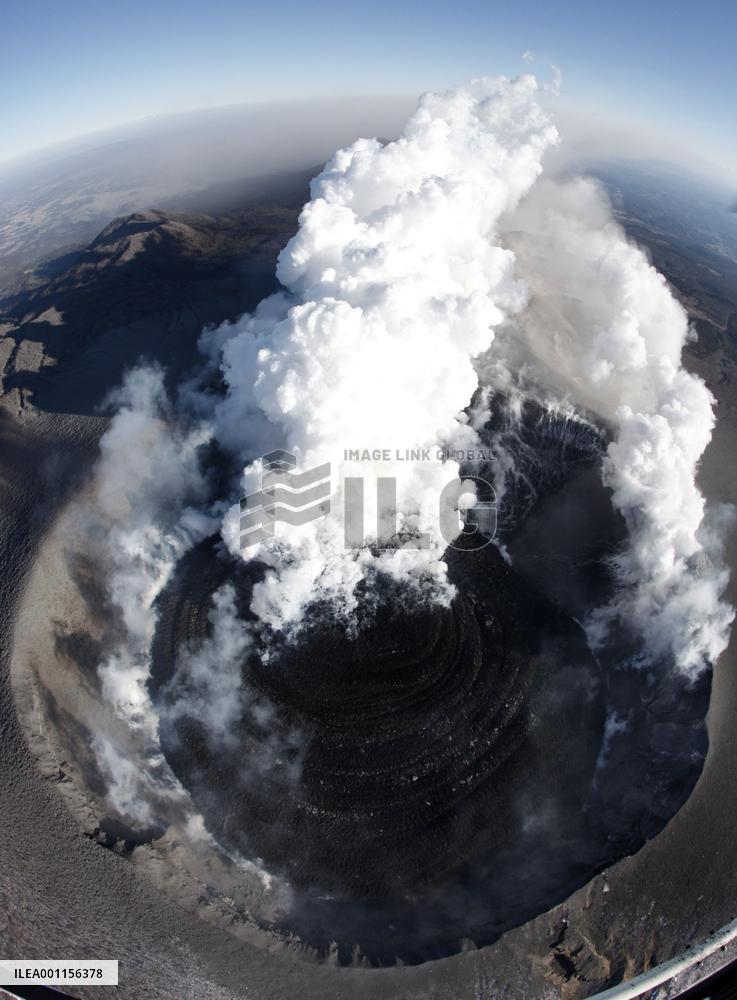 Volcanic eruptions in southwestern Japan