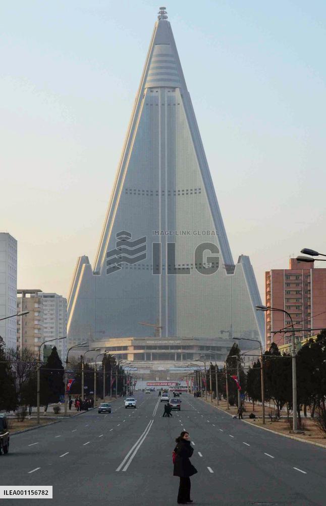 Pyramid-shaped hotel in N. Korea