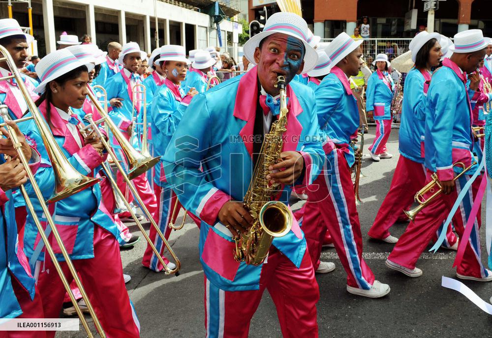 Cape Town celebrates New Year with minstrel carnival