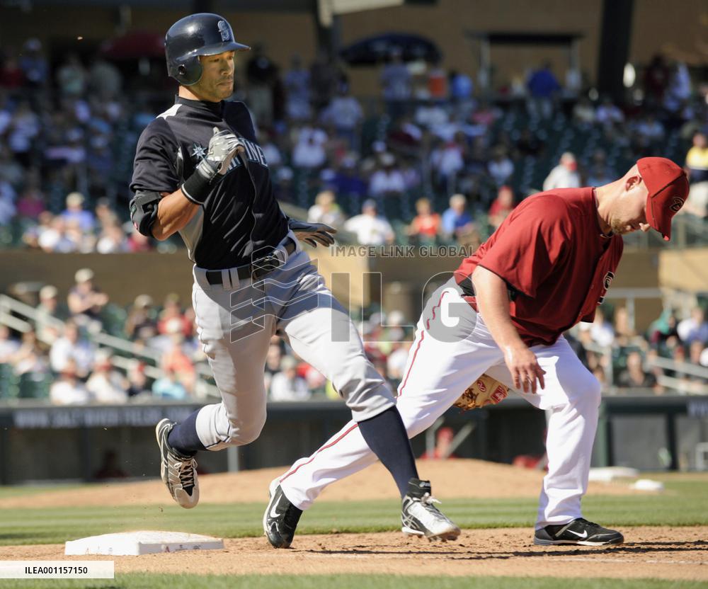 Ichiro at spring training game
