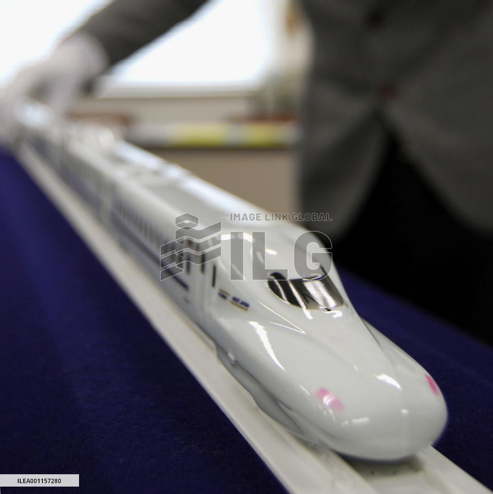 Porcelain bullet train
