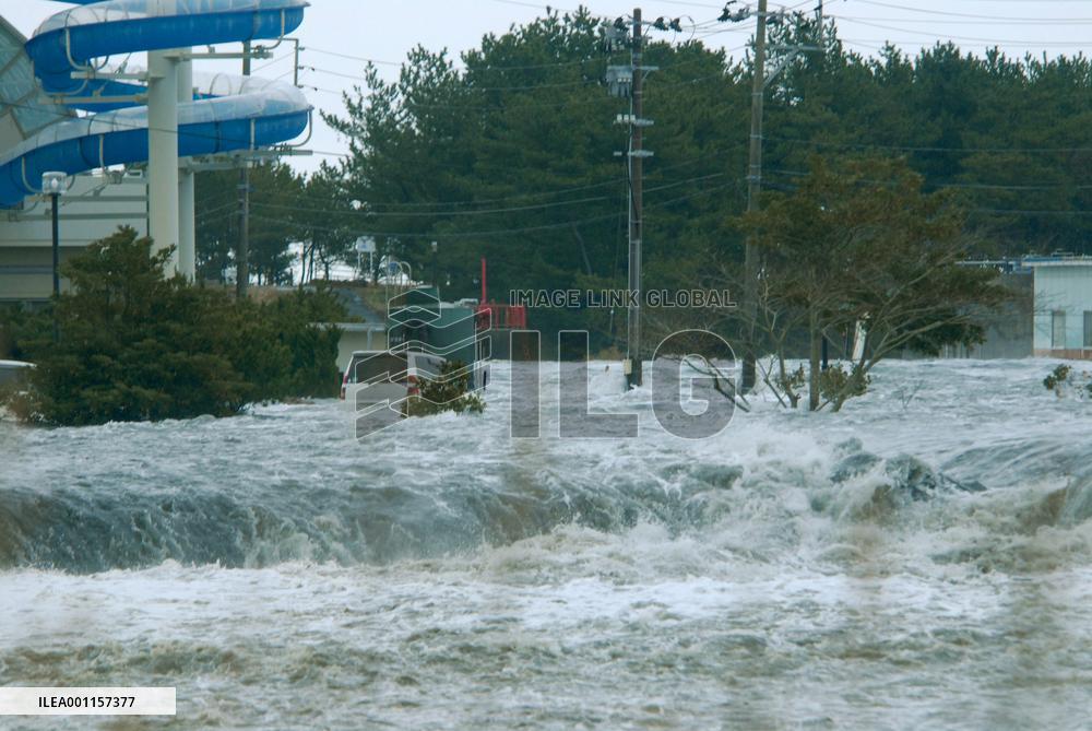 Quake strikes northeastern Japan