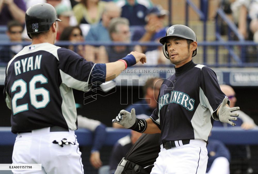 Mariners' Ichiro in spring training