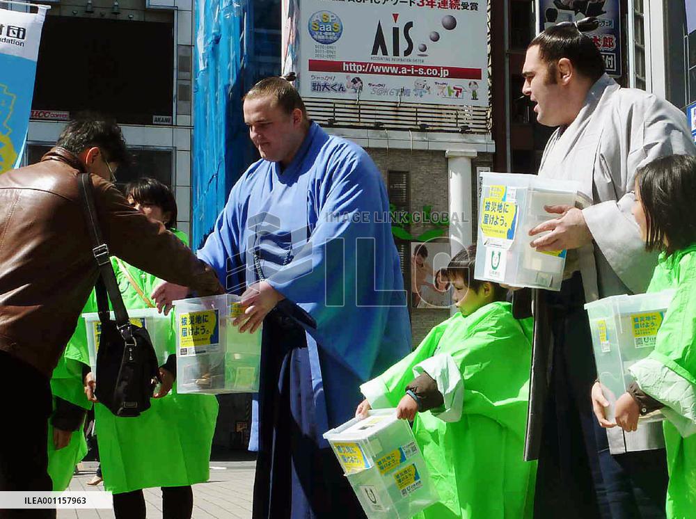 Sumo wrestlers' quake relief drive