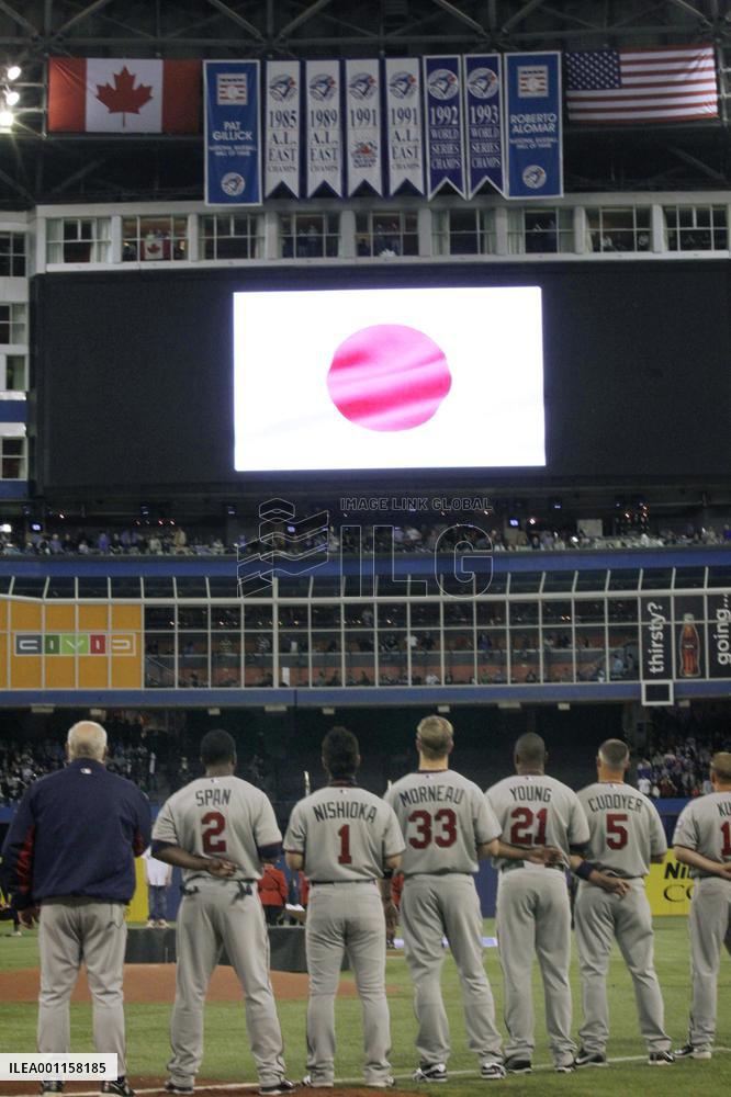 Twins' players offer silent prayers