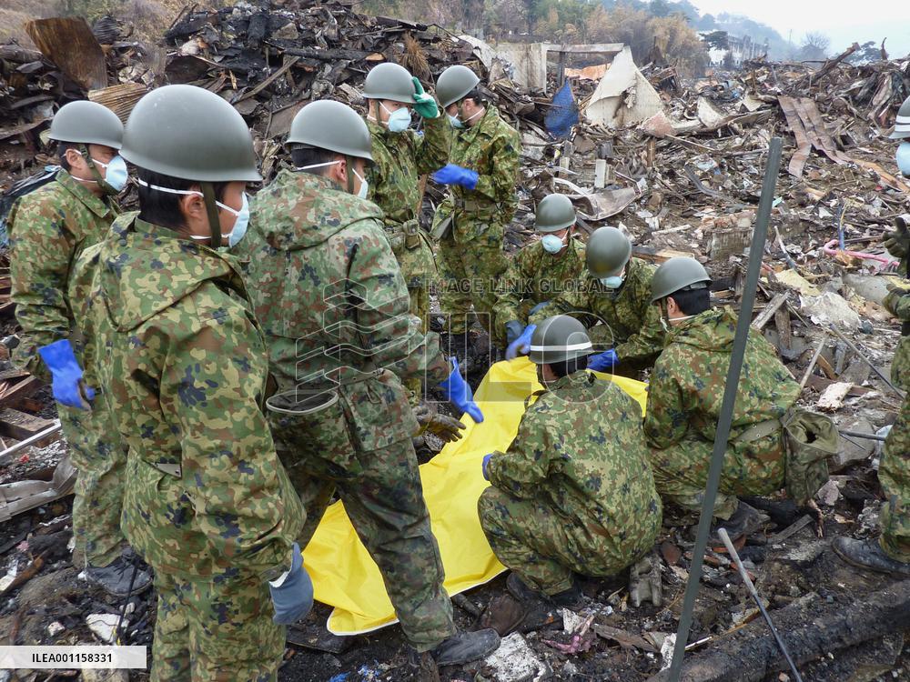 Search for tsunami victims