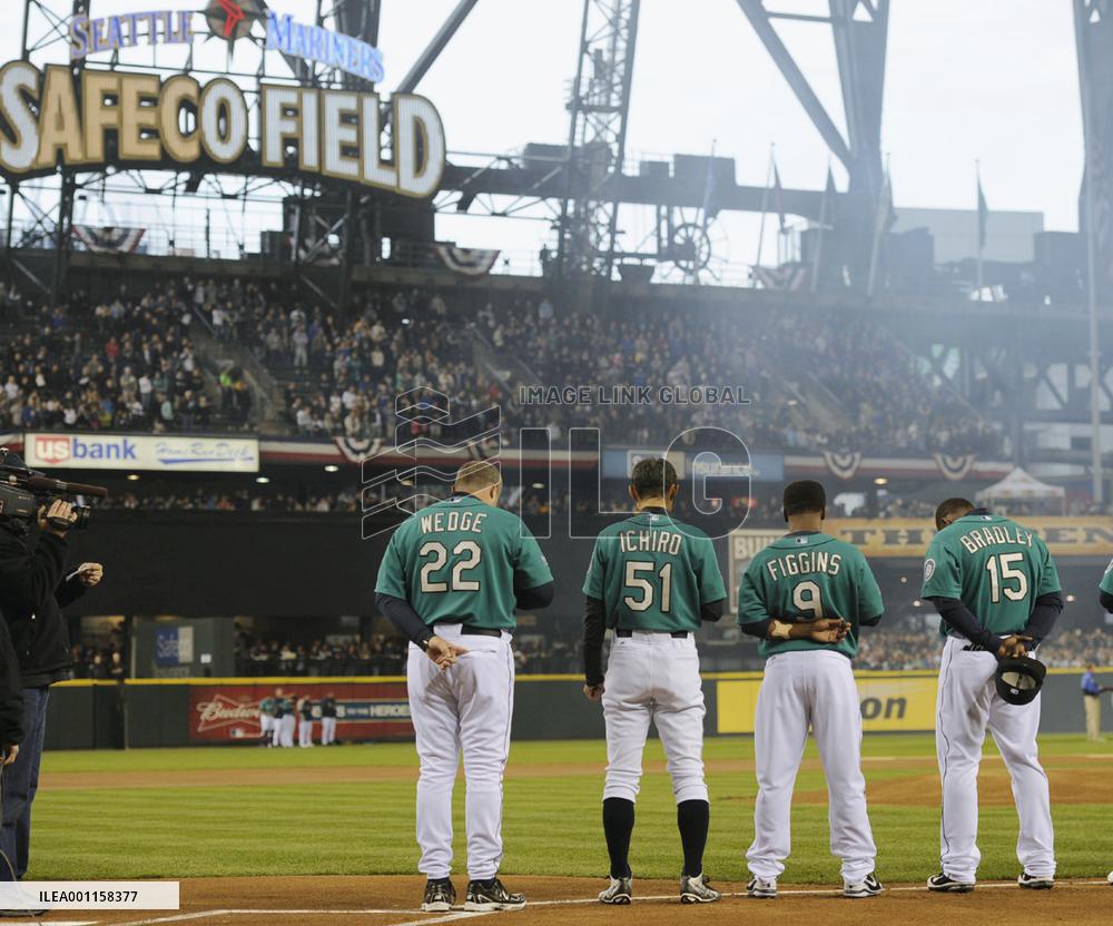 Mariners' Ichiro at home opener