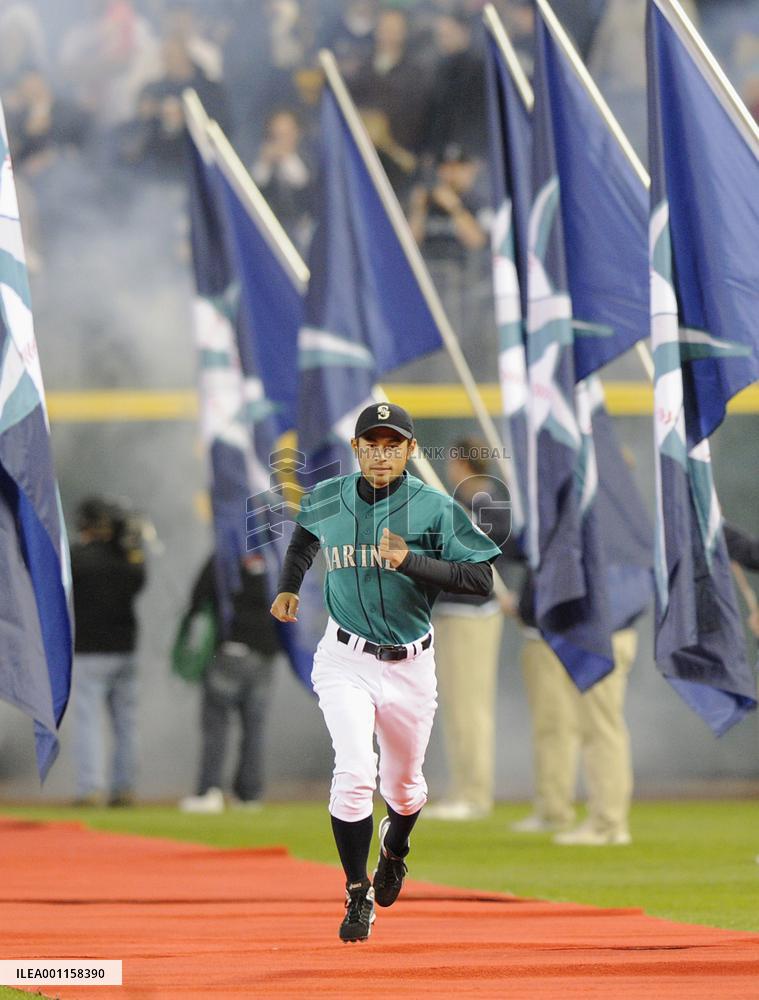 Mariners' Ichiro at home opener