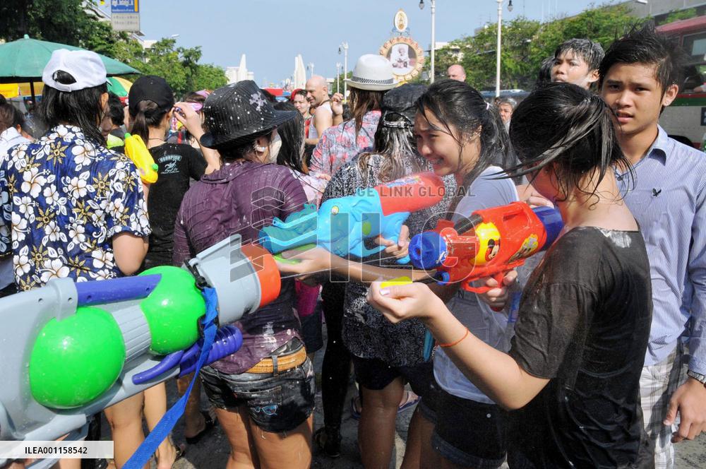 Thais celebrate New Year