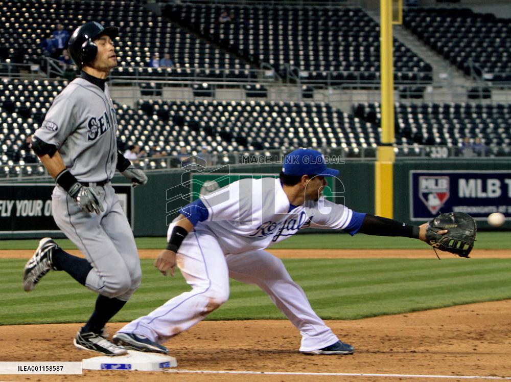 Ichiro goes 2-for-4 against Kansas City Royals