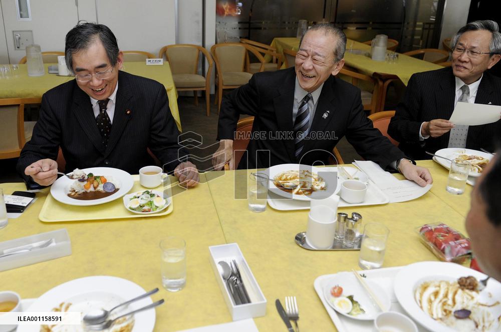 Ministers promote safety of Fukushima produce