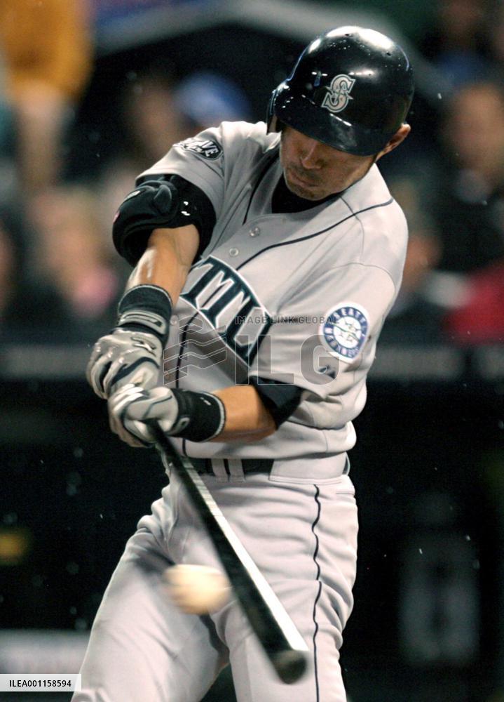 Ichiro goes 2-for-4 against Kansas City Royals