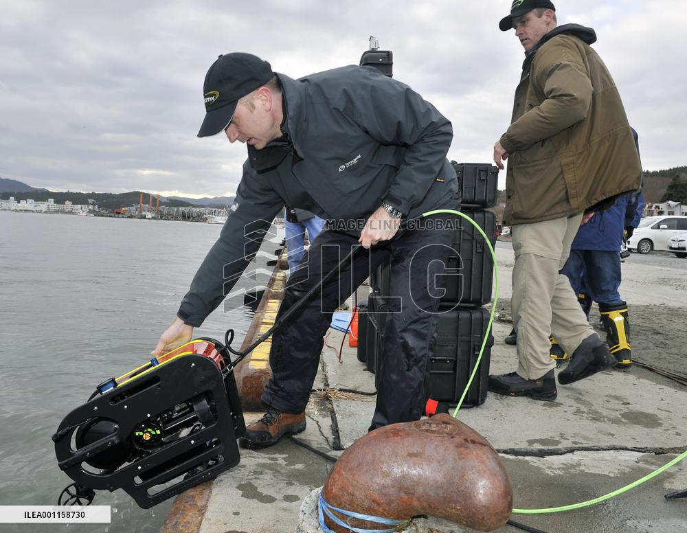 U.S. researchers at quake-hit port