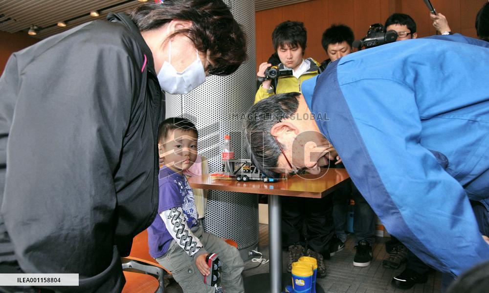 TEPCO officials apologize to Fukushima evacuees