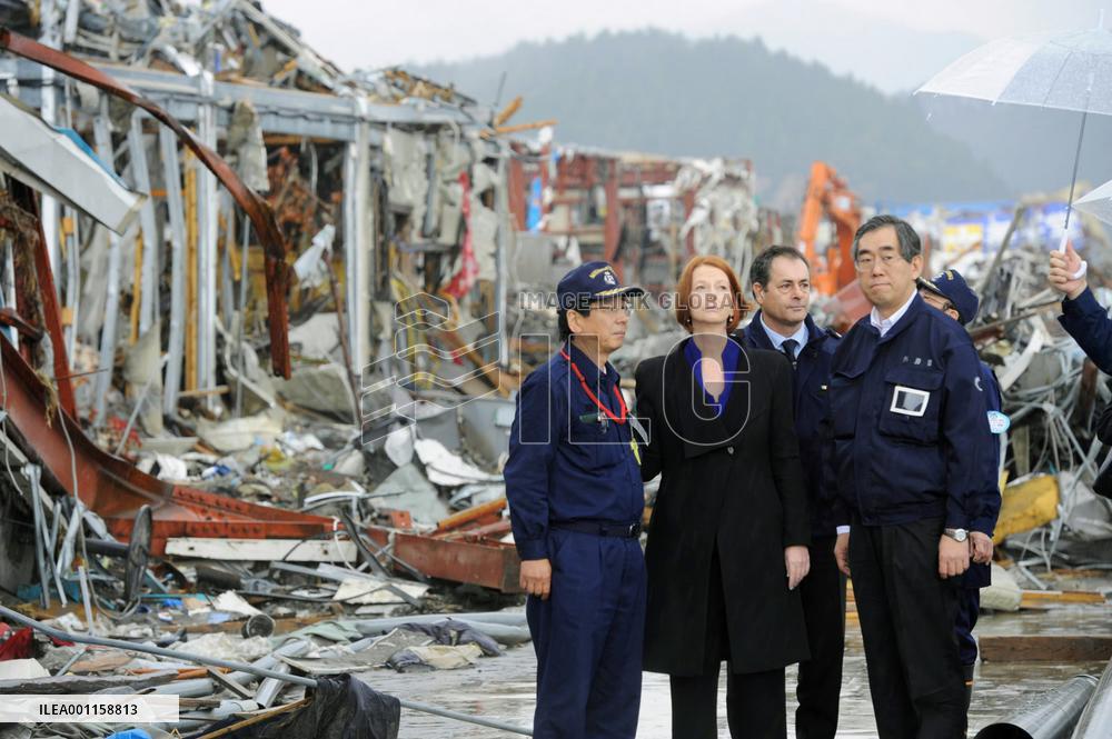 Australian PM in tsunami-hit town