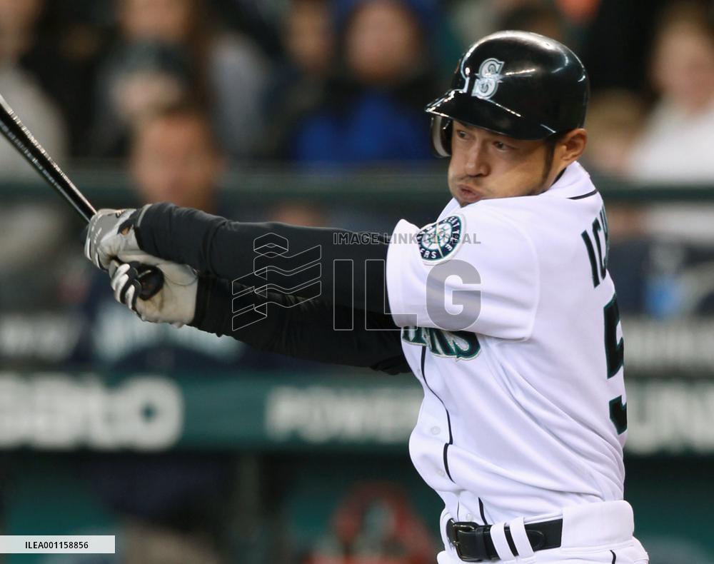 Mariners' Ichiro vs. A's