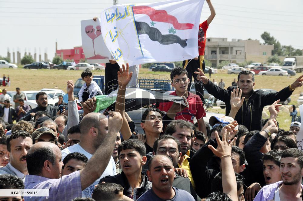 Jordanians protest against Syria's crackdown