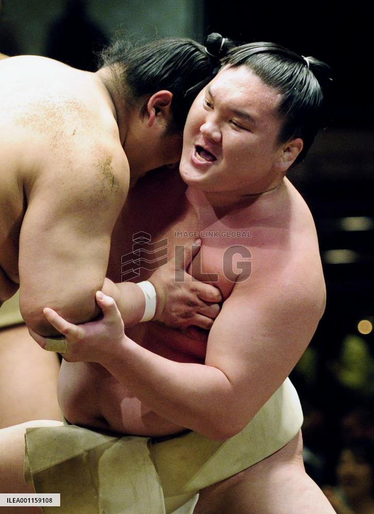 Hakuho, other wrestlers prepare for 'test meet'