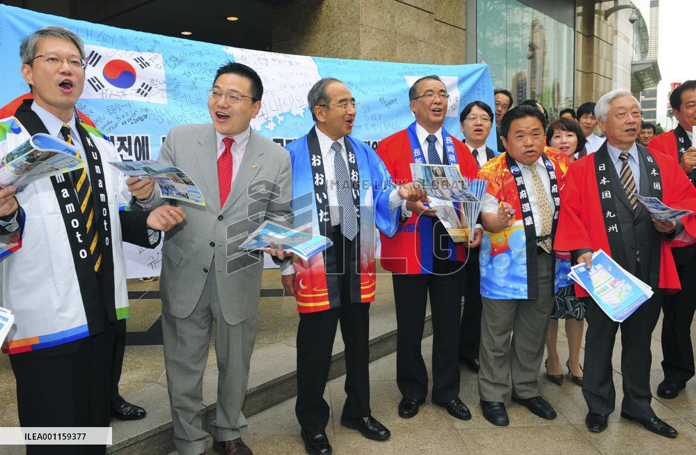 Kyushu governors solicit tourists in Seoul