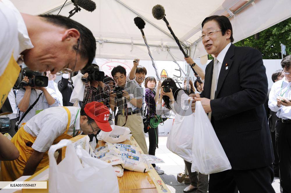 Promoting Fukushima produce