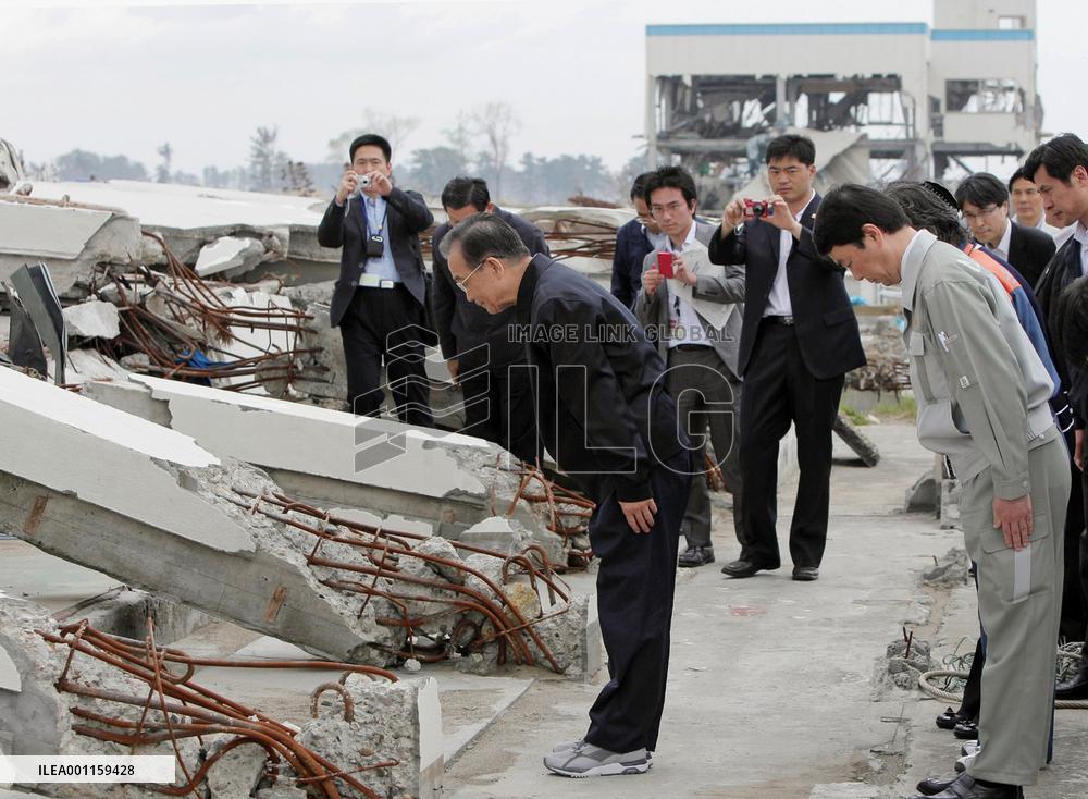 Wen visits tsunami-hit region