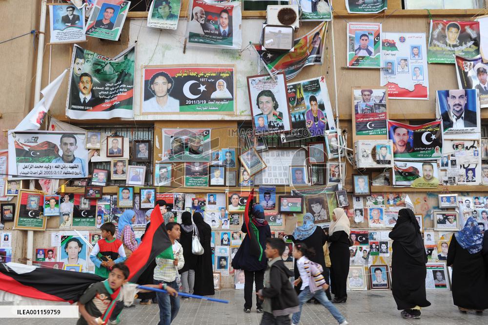 Anti-Gaddafi paintings in Libya