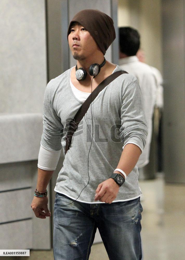 Red Sox's Matsuzaka arrives in L.A. for surgery