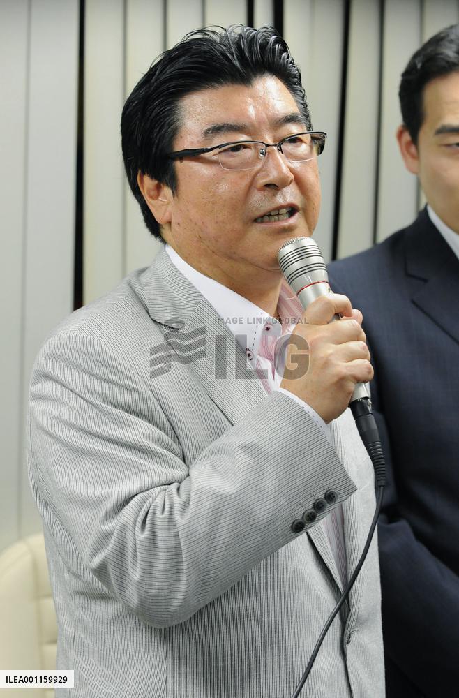 Ex-environment chief Ozawa seeks to succeed Kan