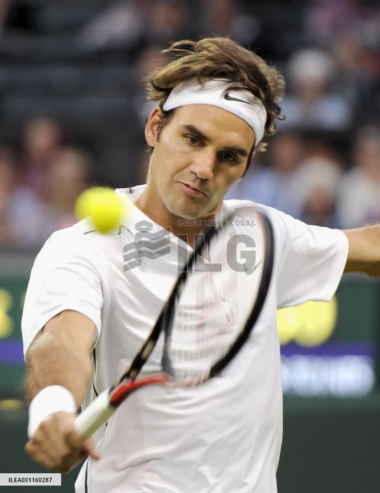 Federer advances to 3rd round at Wimbledon