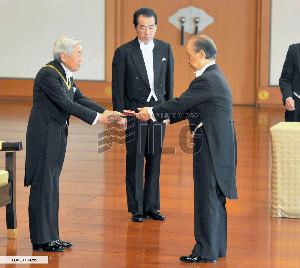 Ex-PM Kaifu decorated